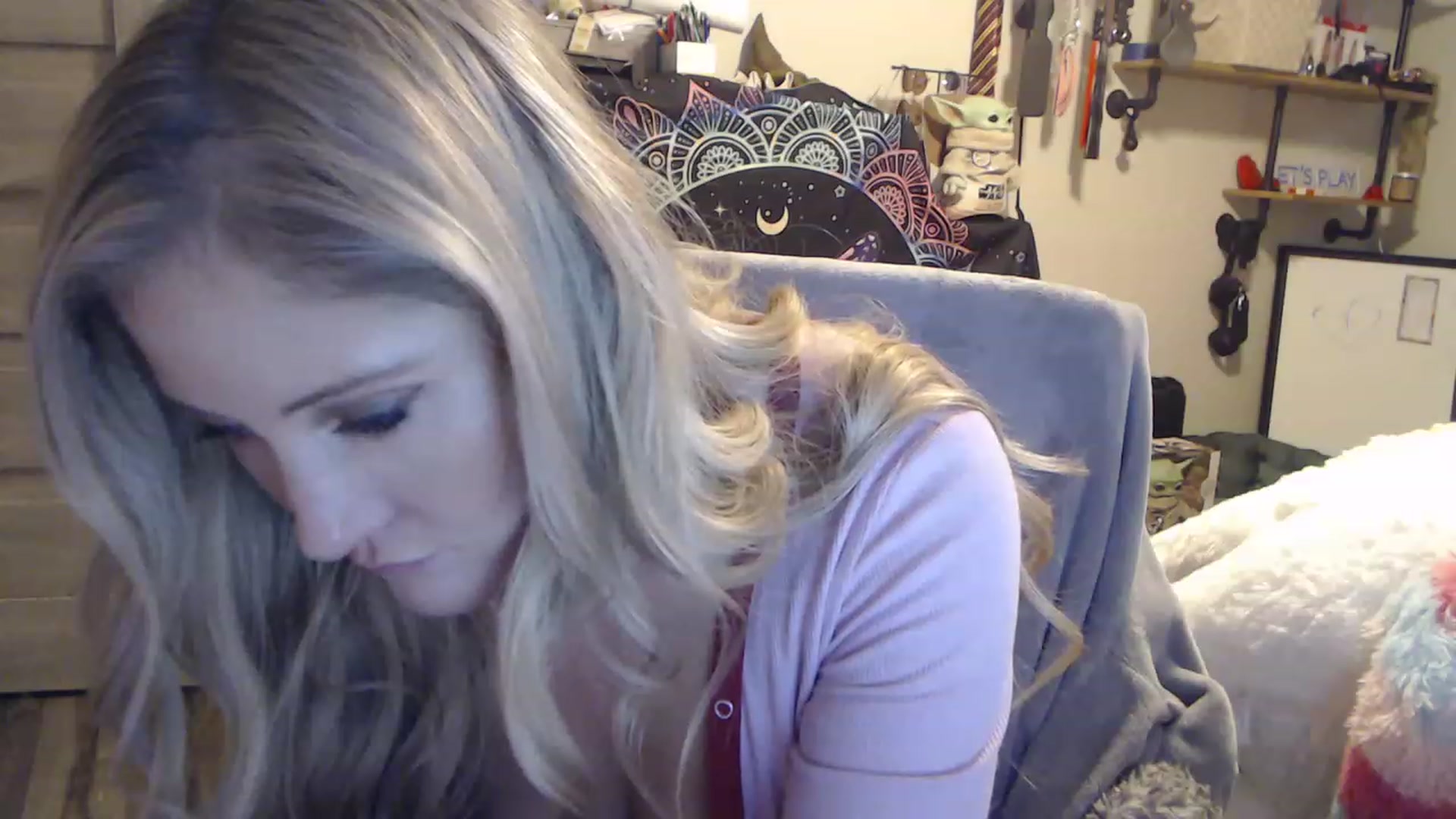 Gallery image thumbnail from SultrySnow's myfreecams stream on, 12/02/2022, 22:12 image 18 of 20