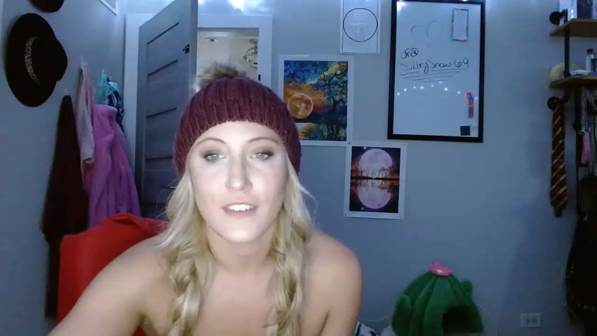 Gallery image thumbnail from SultrySnow's myfreecams stream on, 12/09/2022, 20:06 image 3 of 20