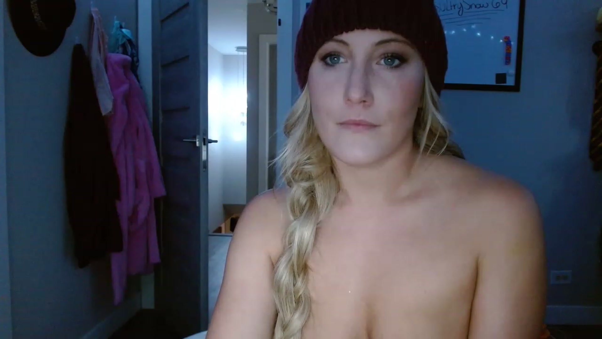 Gallery image thumbnail from SultrySnow's myfreecams stream on, 12/09/2022, 20:06 image 16 of 20