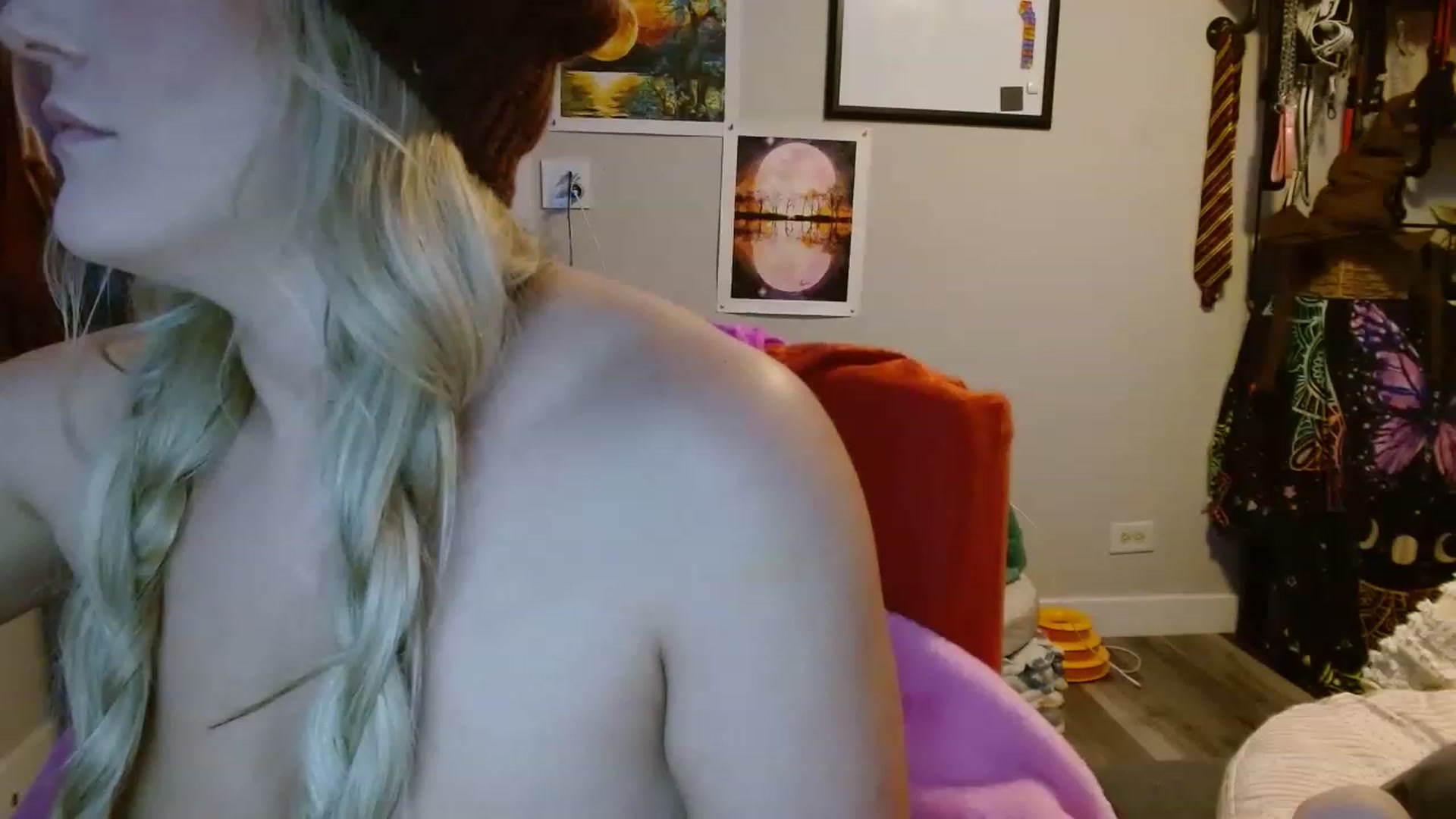 Gallery image thumbnail from SultrySnow's myfreecams stream on, 12/09/2022, 20:57 image 1 of 20