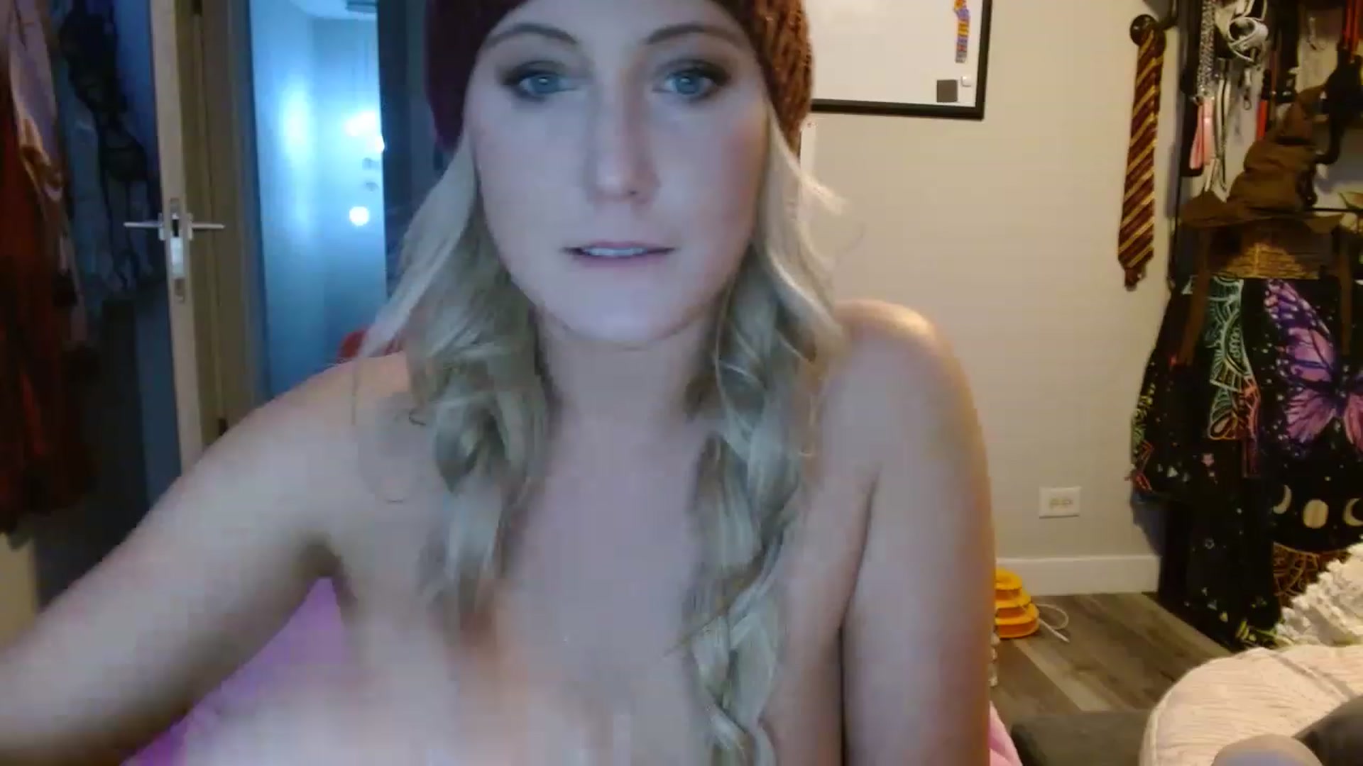 Gallery image thumbnail from SultrySnow's myfreecams stream on, 12/09/2022, 20:57 image 2 of 20