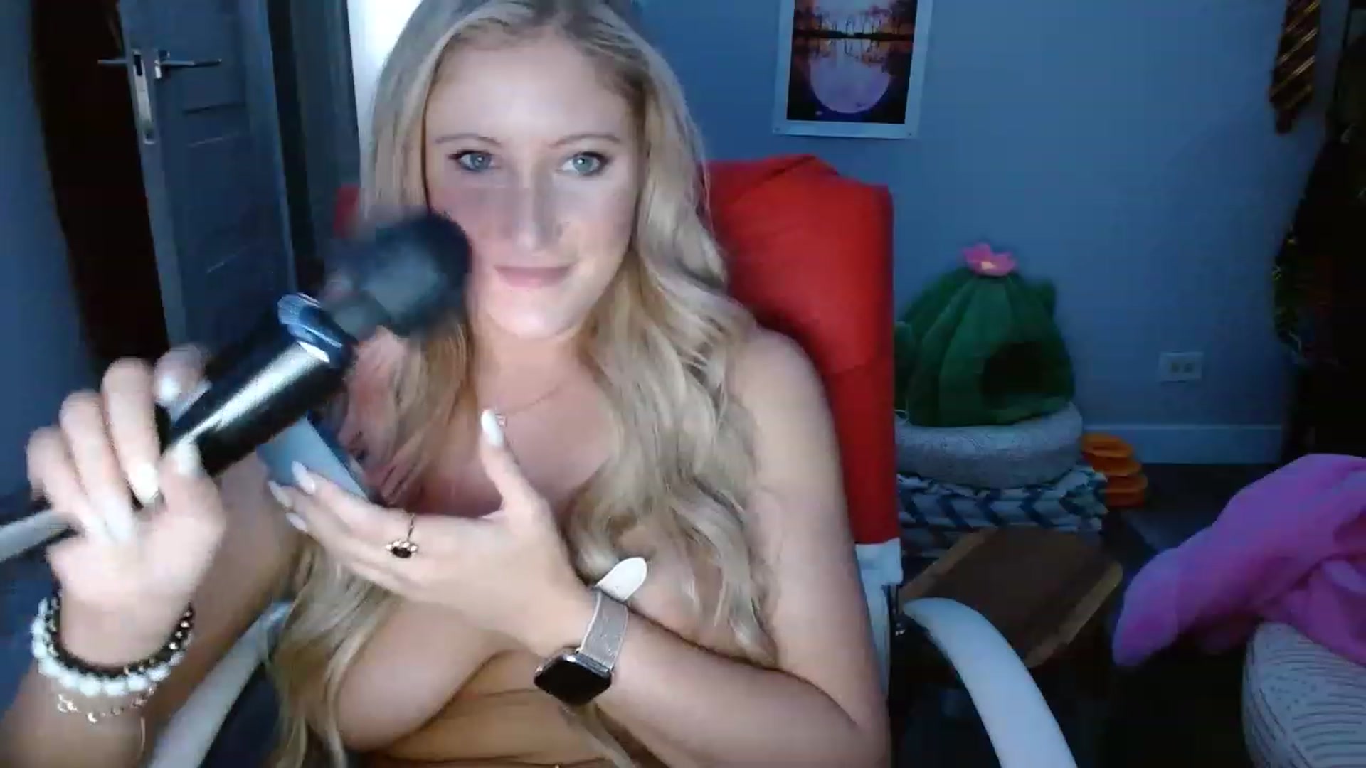 Gallery image thumbnail from SultrySnow's myfreecams stream on, 12/12/2022, 22:36 image 18 of 20