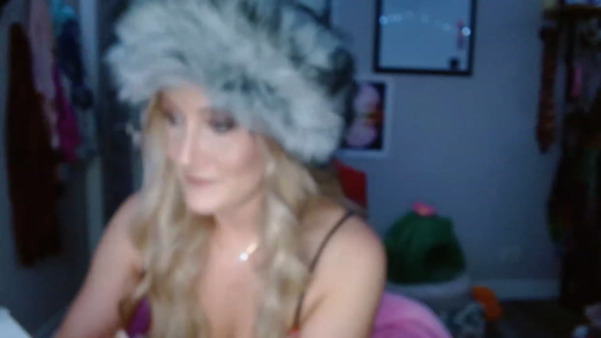 Gallery image thumbnail from SultrySnow's myfreecams stream on, 12/12/2022, 22:36 image 8 of 20