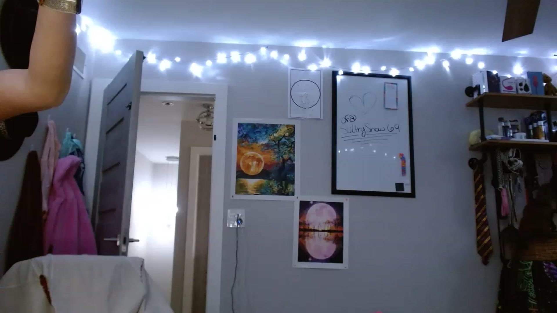 Gallery image thumbnail from SultrySnow's myfreecams stream on, 12/12/2022, 22:36 image 3 of 20