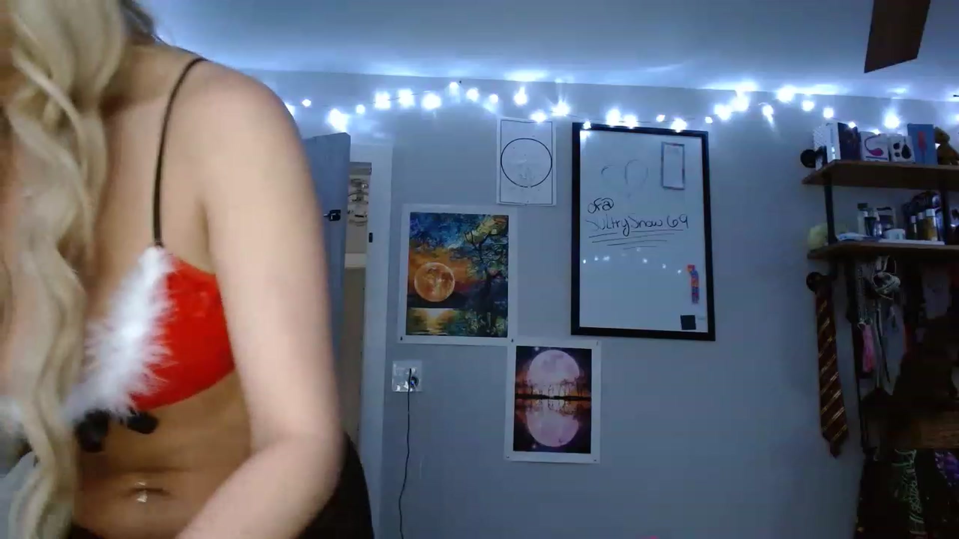 Gallery image thumbnail from SultrySnow's myfreecams stream on, 12/12/2022, 22:36 image 2 of 20