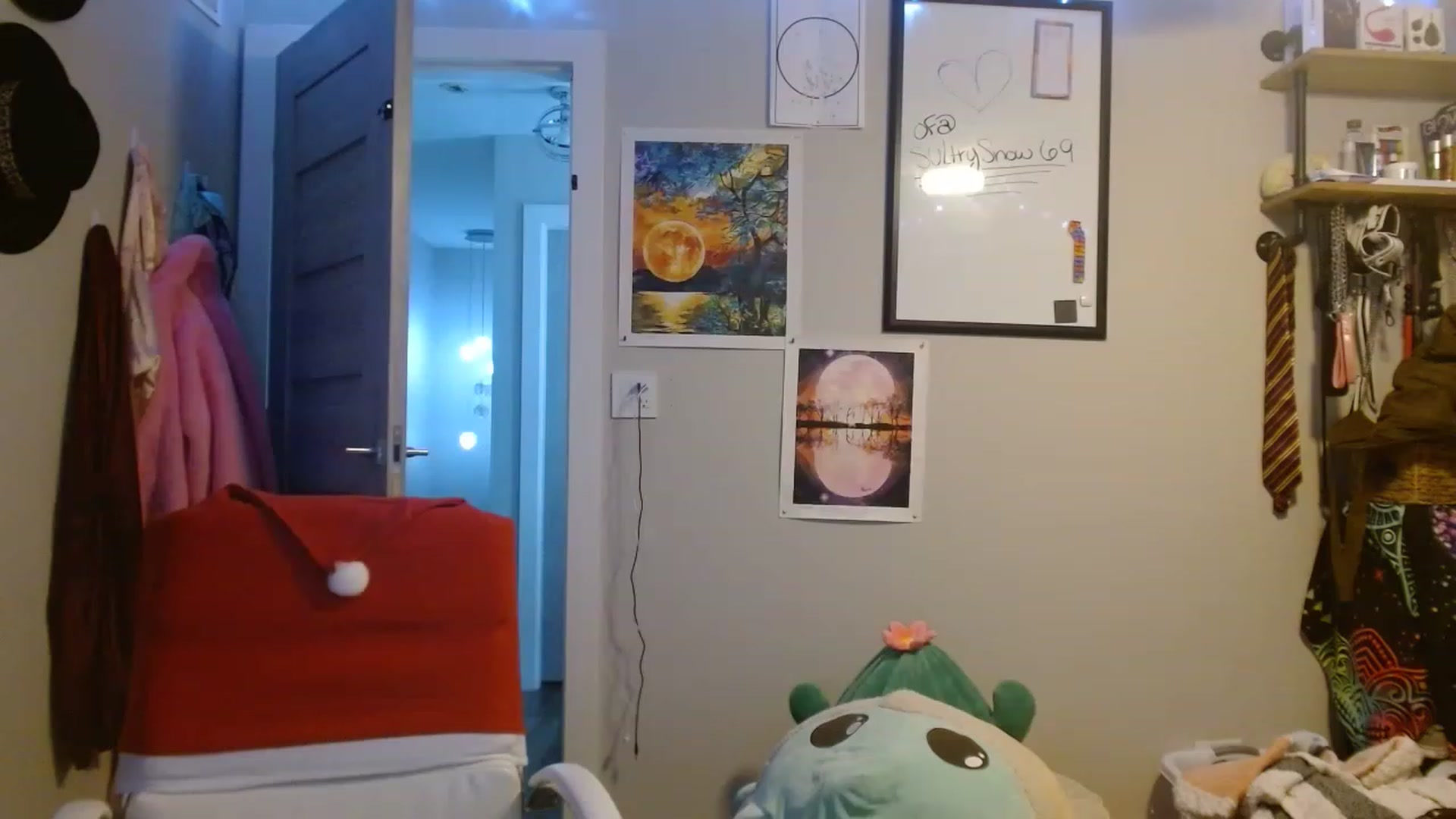 Gallery image thumbnail from SultrySnow's myfreecams stream on, 12/19/2022, 23:48 image 20 of 20