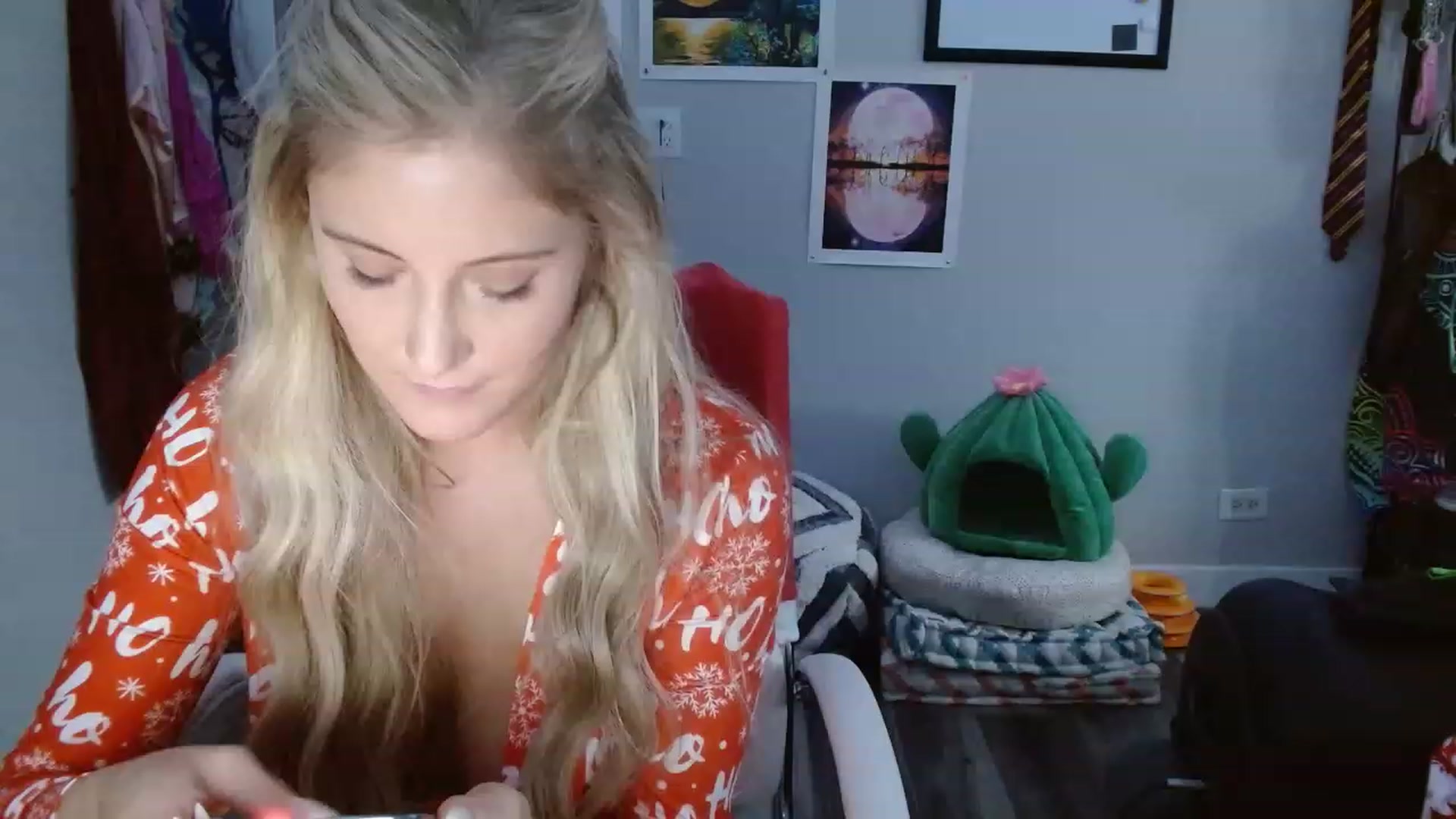 Gallery image thumbnail from SultrySnow's myfreecams stream on, 12/23/2022, 21:34 image 17 of 20