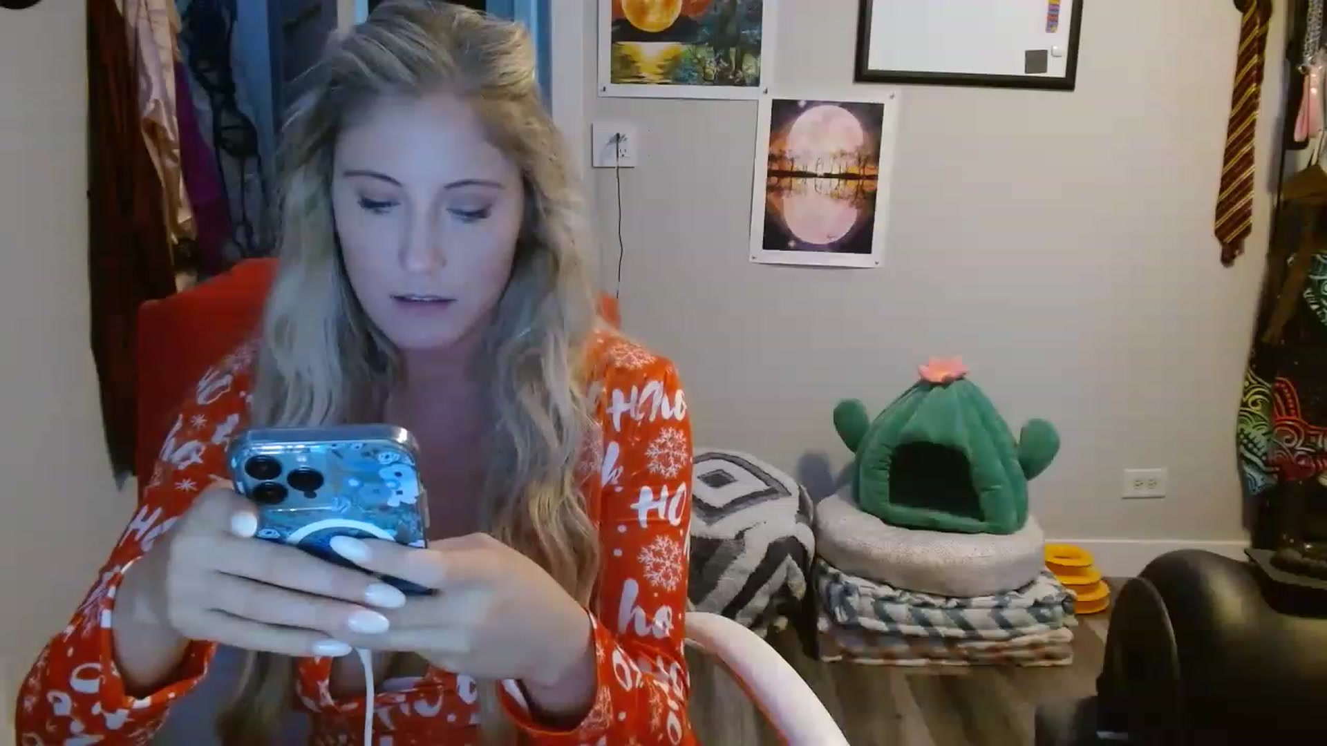 Gallery image thumbnail from SultrySnow's myfreecams stream on, 12/23/2022, 23:12 image 1 of 20