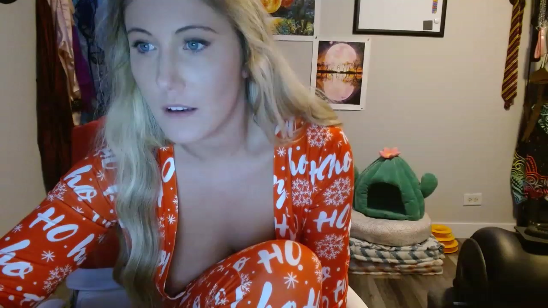 Gallery image thumbnail from SultrySnow's myfreecams stream on, 12/23/2022, 23:12 image 11 of 20