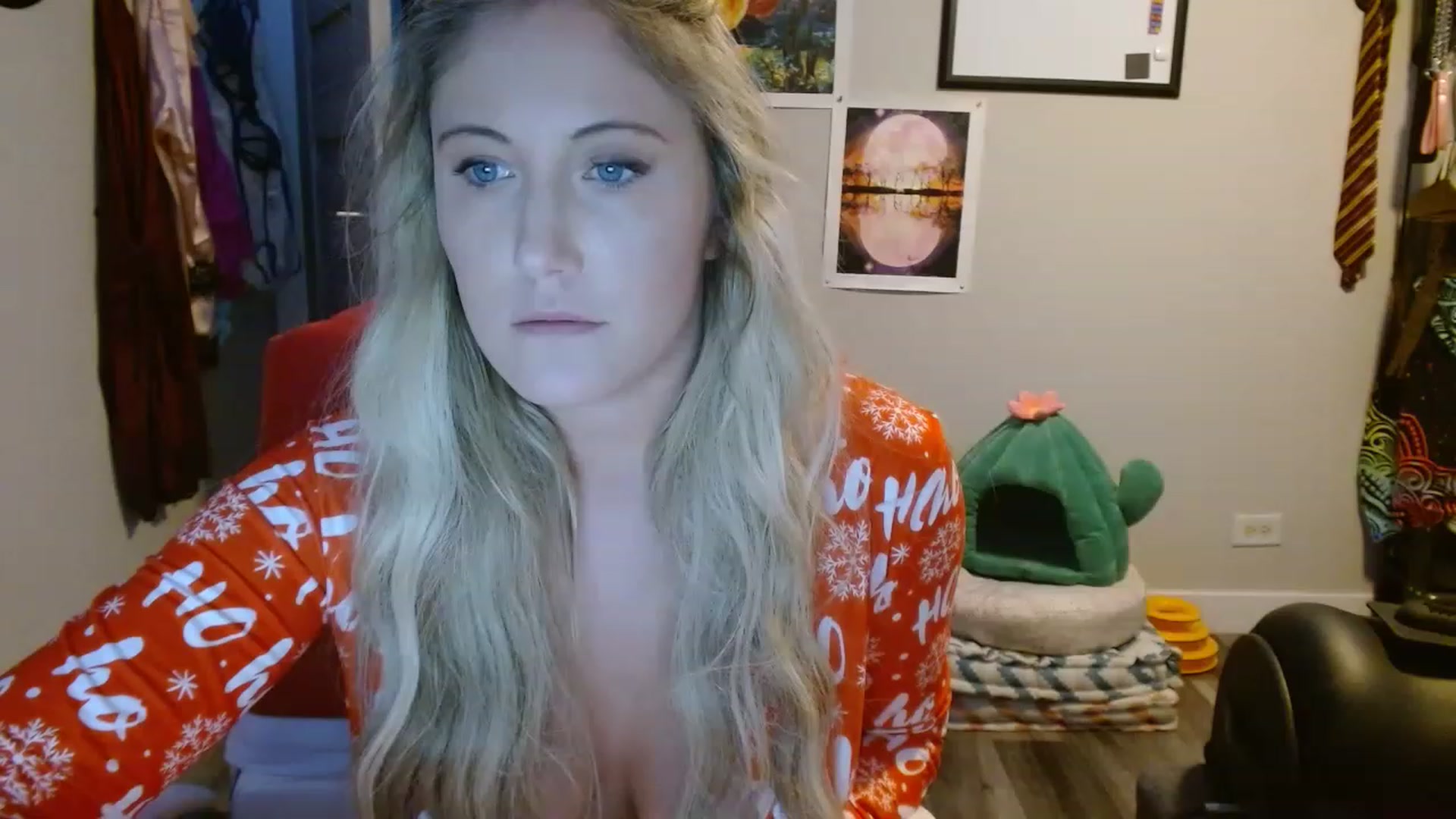 Gallery image thumbnail from SultrySnow's myfreecams stream on, 12/23/2022, 23:12 image 10 of 20