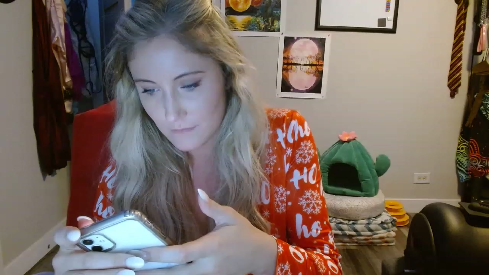 Gallery image thumbnail from SultrySnow's myfreecams stream on, 12/23/2022, 23:12 image 6 of 20