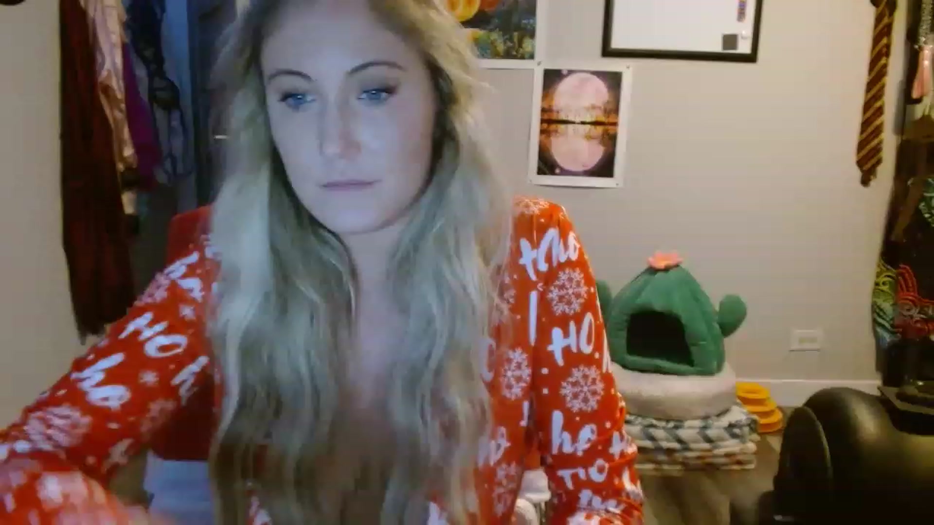 Gallery image thumbnail from SultrySnow's myfreecams stream on, 12/23/2022, 23:12 image 9 of 20