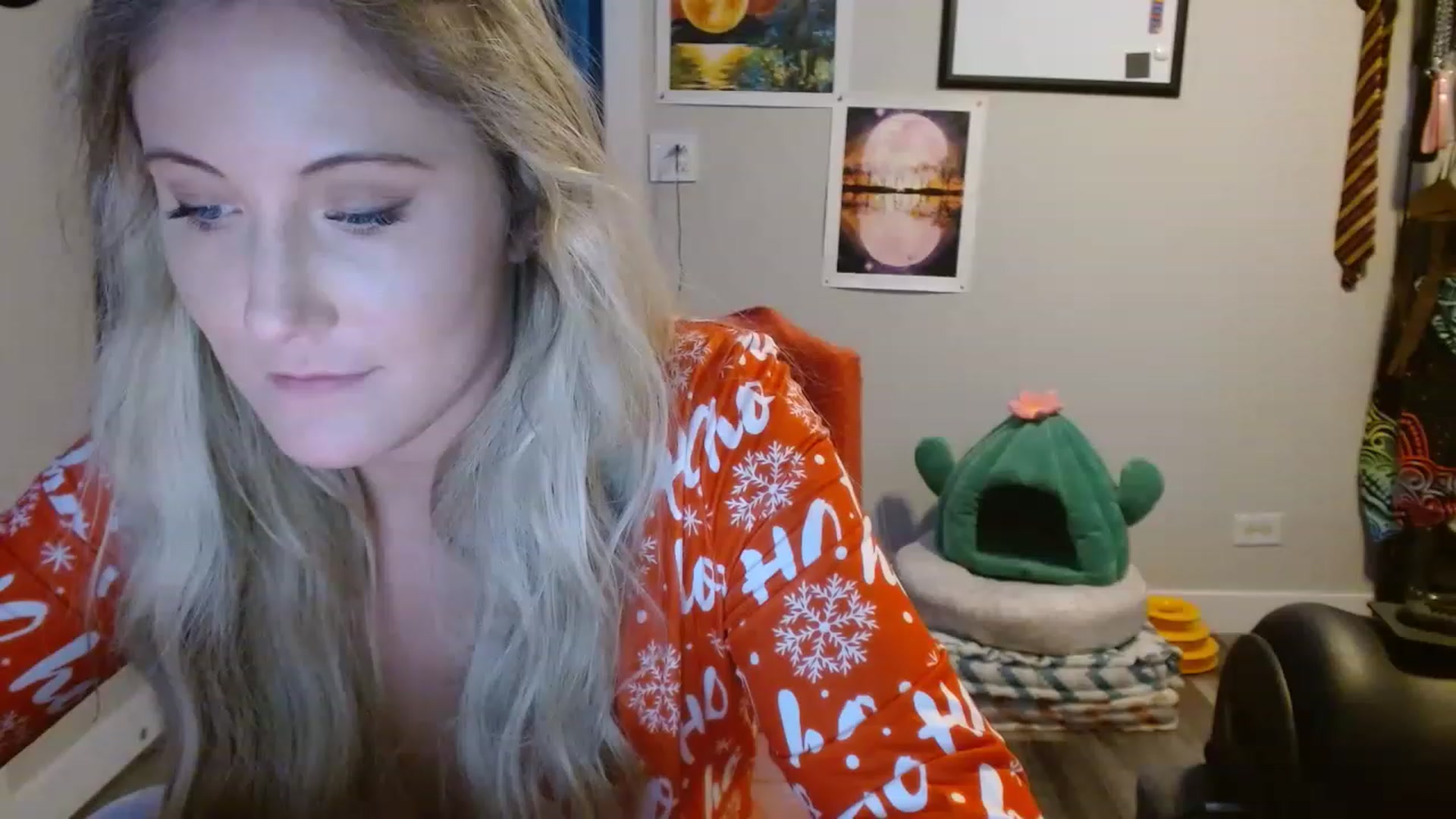Gallery image thumbnail from SultrySnow's myfreecams stream on, 12/23/2022, 23:12 image 8 of 20