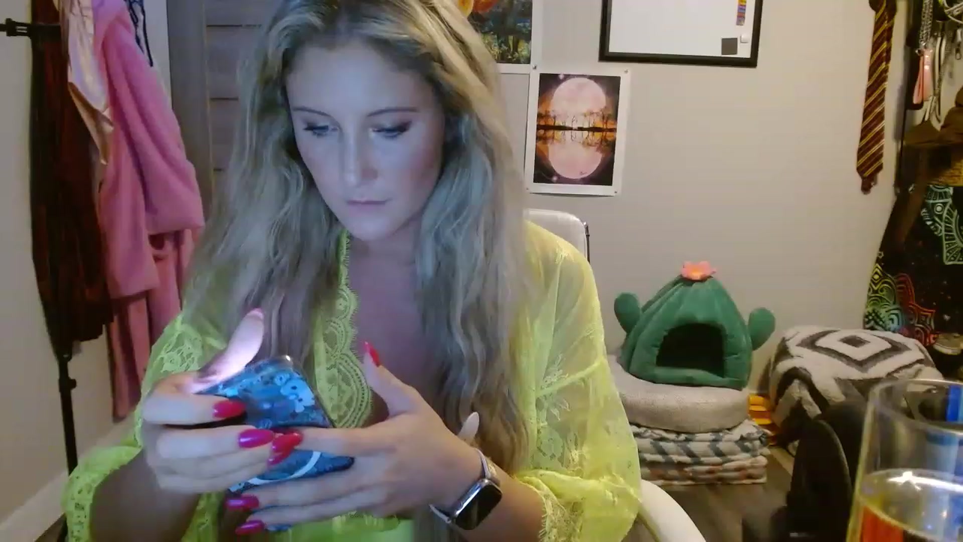 Gallery image thumbnail from SultrySnow's myfreecams stream on, 12/29/2022, 01:07 image 5 of 20