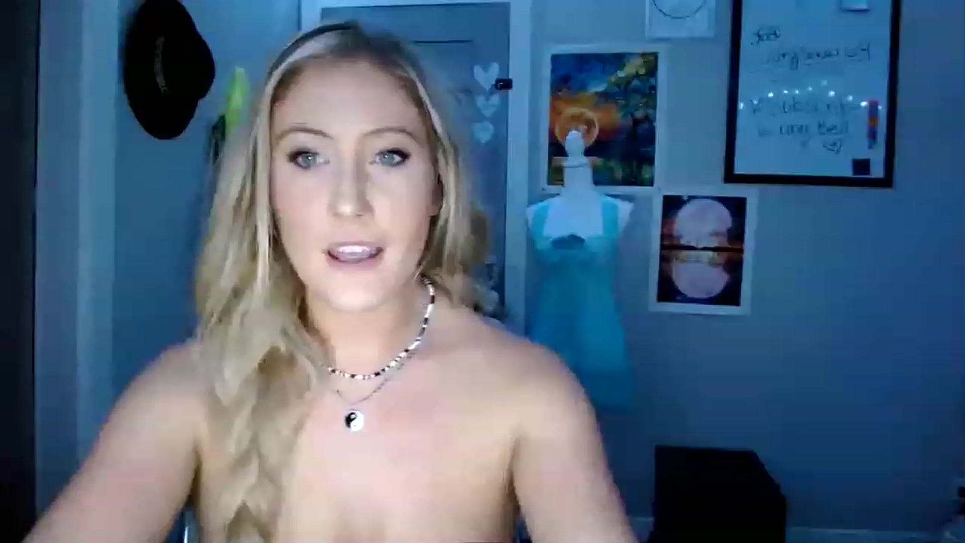 Gallery image thumbnail from SultrySnow's myfreecams stream on, 03/03/2023, 24:20 image 12 of 20