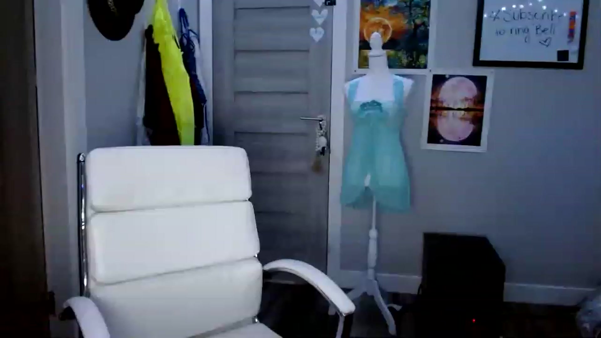 Gallery image thumbnail from SultrySnow's myfreecams stream on, 03/03/2023, 24:20 image 17 of 20
