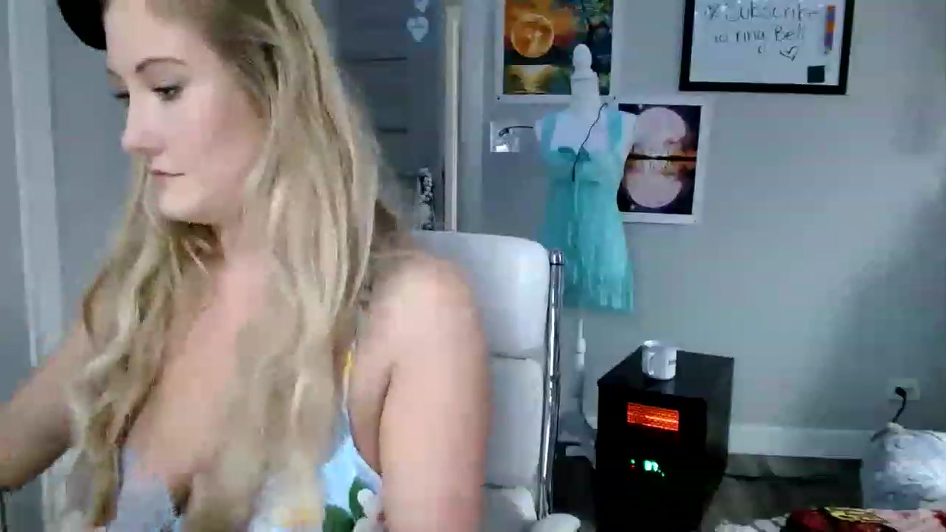 Gallery image thumbnail from SultrySnow's myfreecams stream on, 03/03/2023, 20:24 image 18 of 20