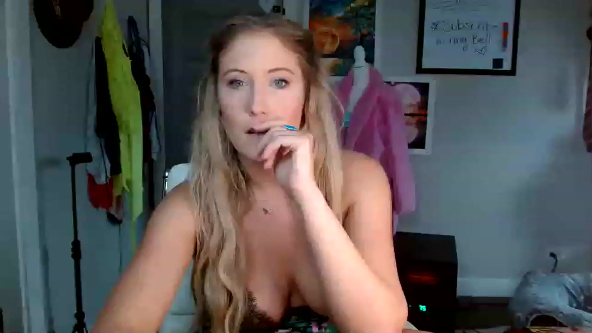 Gallery image thumbnail from SultrySnow's myfreecams stream on, 03/06/2023, 20:50 image 8 of 20