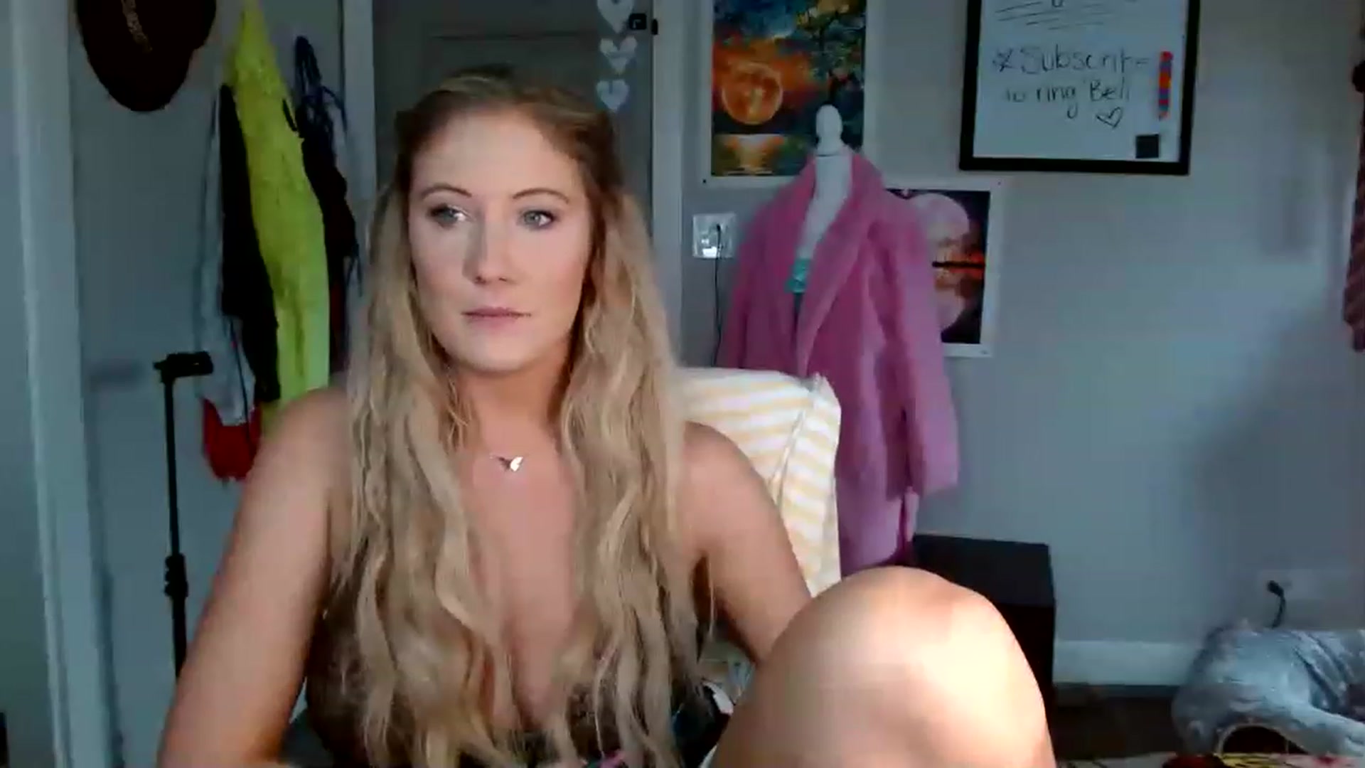 Gallery image thumbnail from SultrySnow's myfreecams stream on, 03/06/2023, 20:50 image 4 of 20