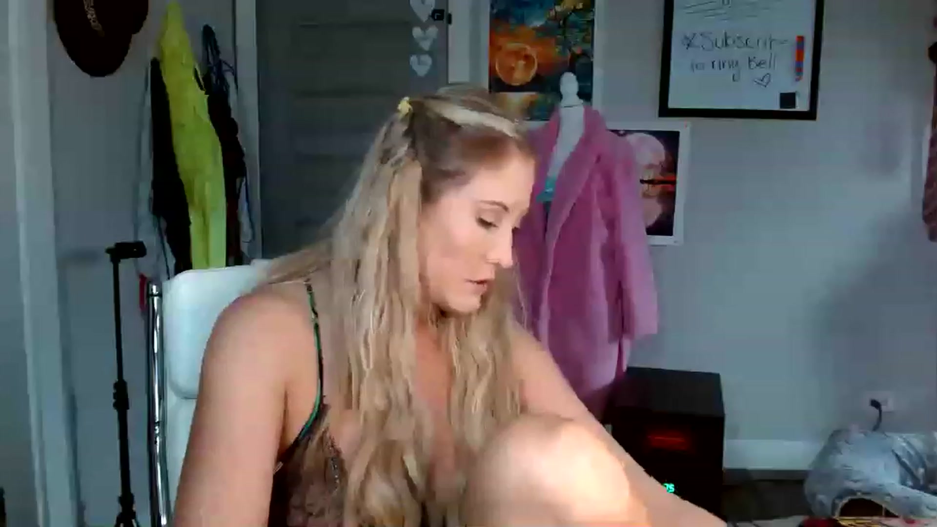 Gallery image thumbnail from SultrySnow's myfreecams stream on, 03/06/2023, 20:50 image 6 of 20
