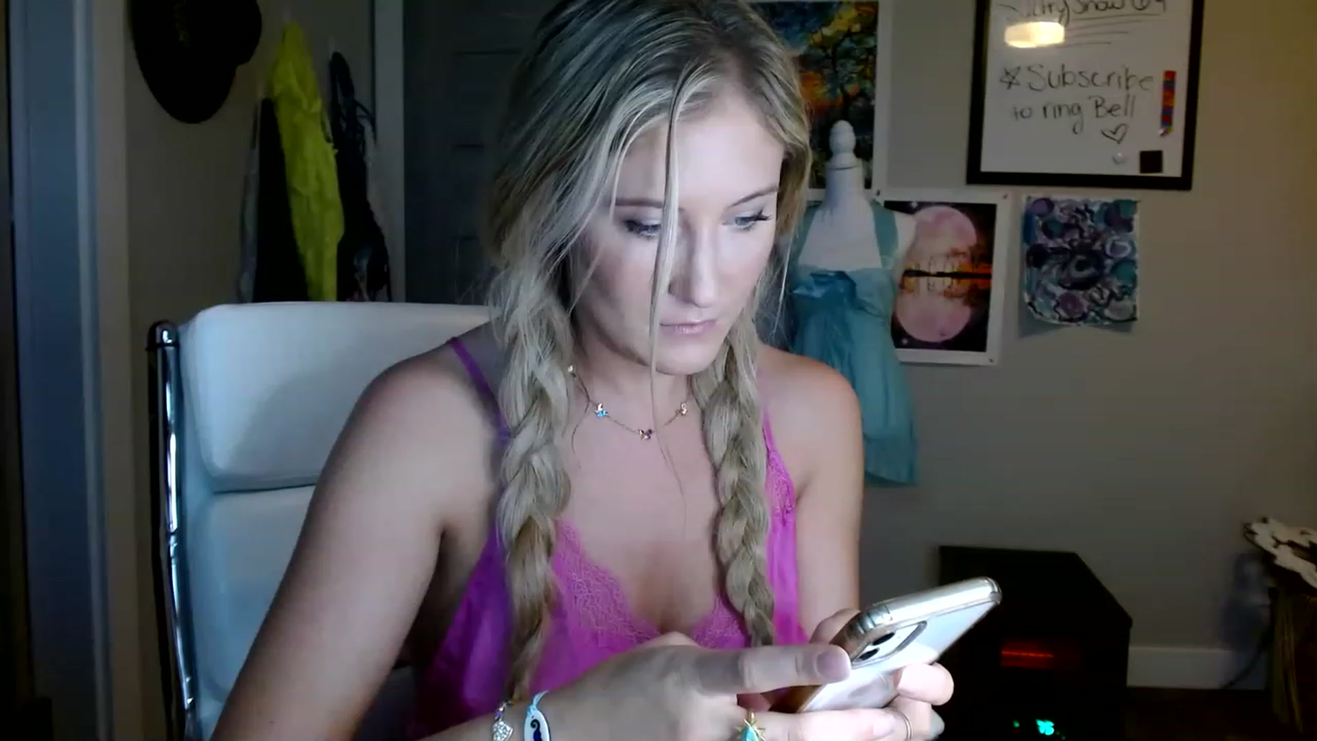 Gallery image thumbnail from SultrySnow's myfreecams stream on, 03/09/2023, 18:56 image 18 of 20