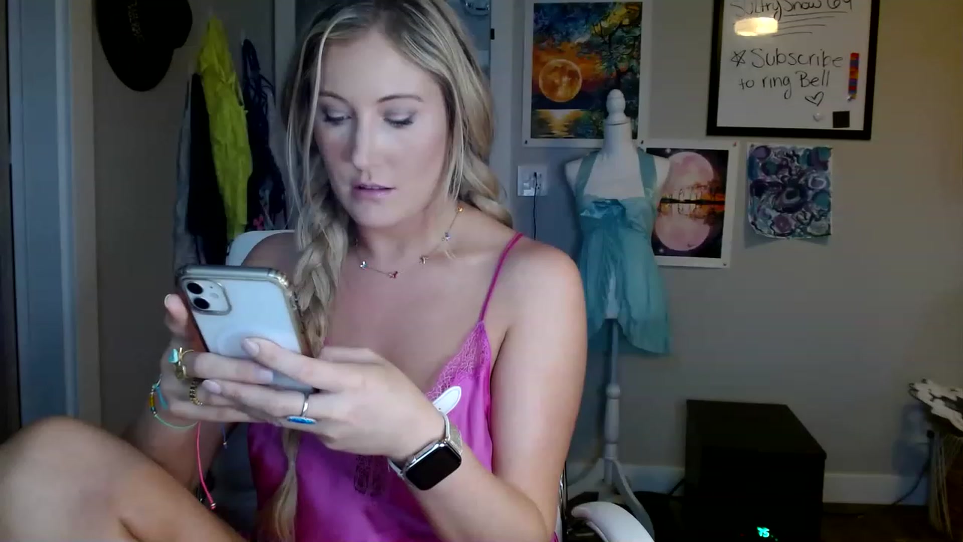 Gallery image thumbnail from SultrySnow's myfreecams stream on, 03/09/2023, 18:56 image 16 of 20