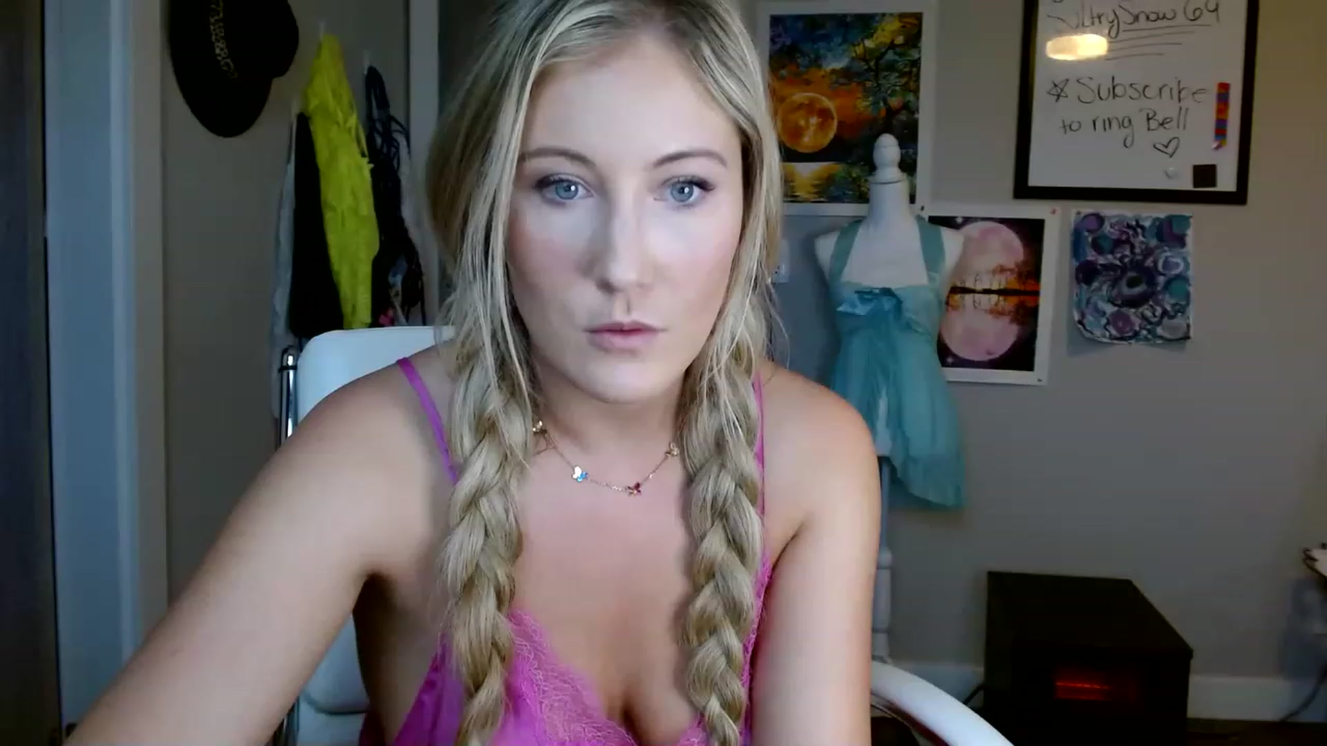 Gallery image thumbnail from SultrySnow's myfreecams stream on, 03/09/2023, 18:56 image 4 of 20
