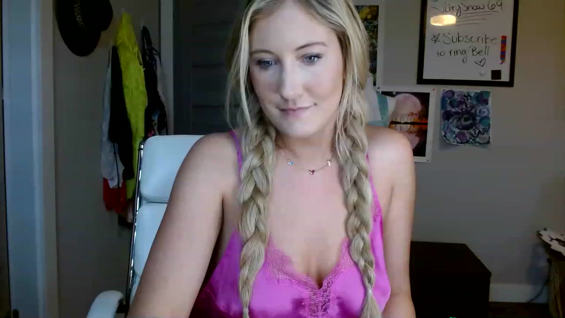 Gallery image thumbnail from SultrySnow's myfreecams stream on, 03/09/2023, 18:56 image 7 of 20