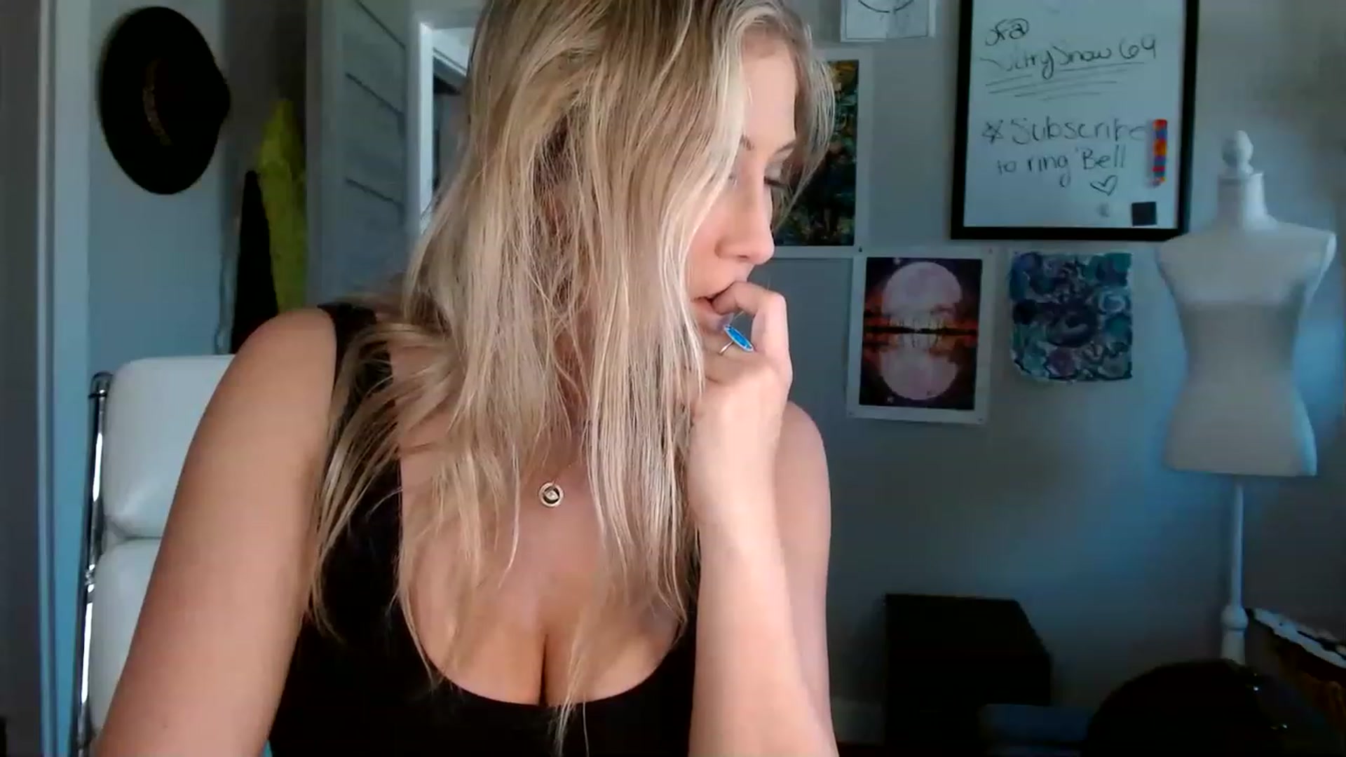 Gallery image thumbnail from SultrySnow's myfreecams stream on, 03/14/2023, 23:48 image 4 of 20