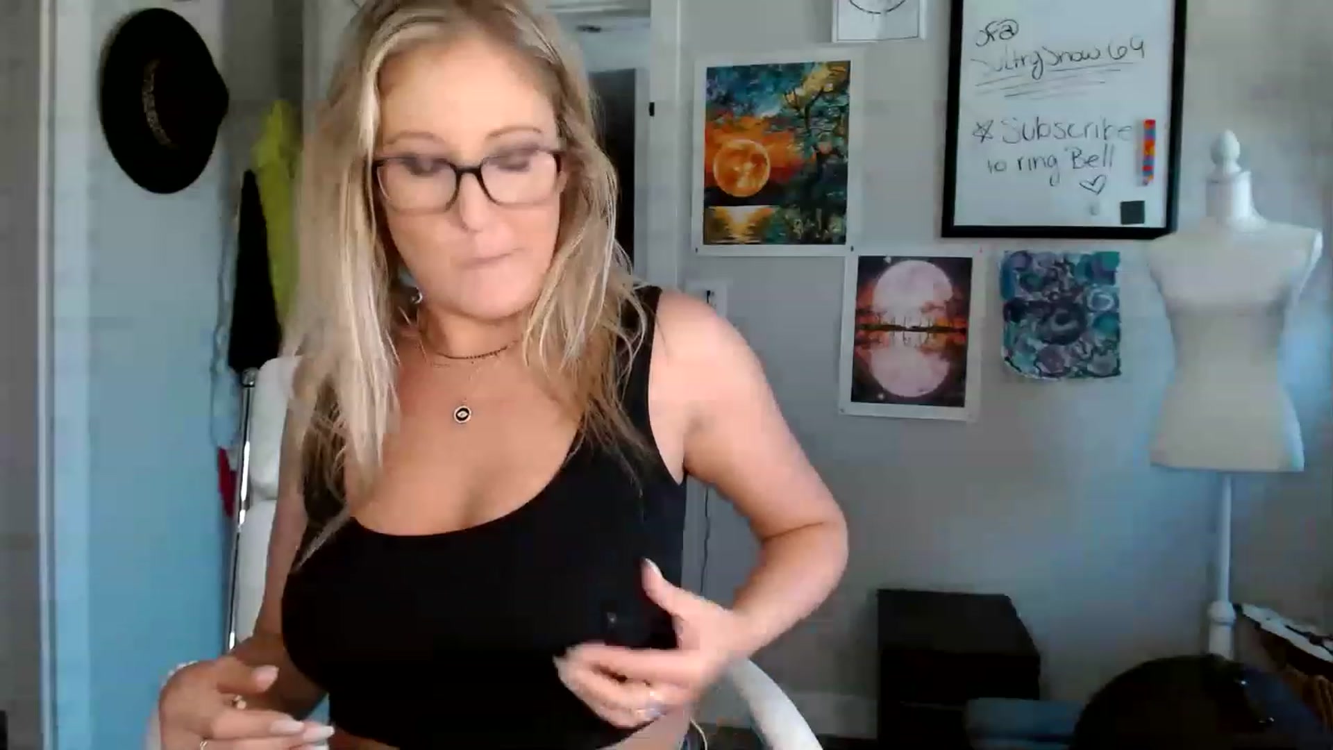 Gallery image thumbnail from SultrySnow's myfreecams stream on, 03/14/2023, 23:48 image 3 of 20