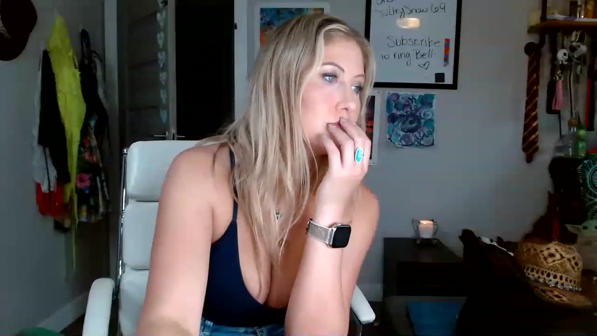 Gallery image thumbnail from SultrySnow's myfreecams stream on, 03/15/2023, 22:55 image 20 of 20
