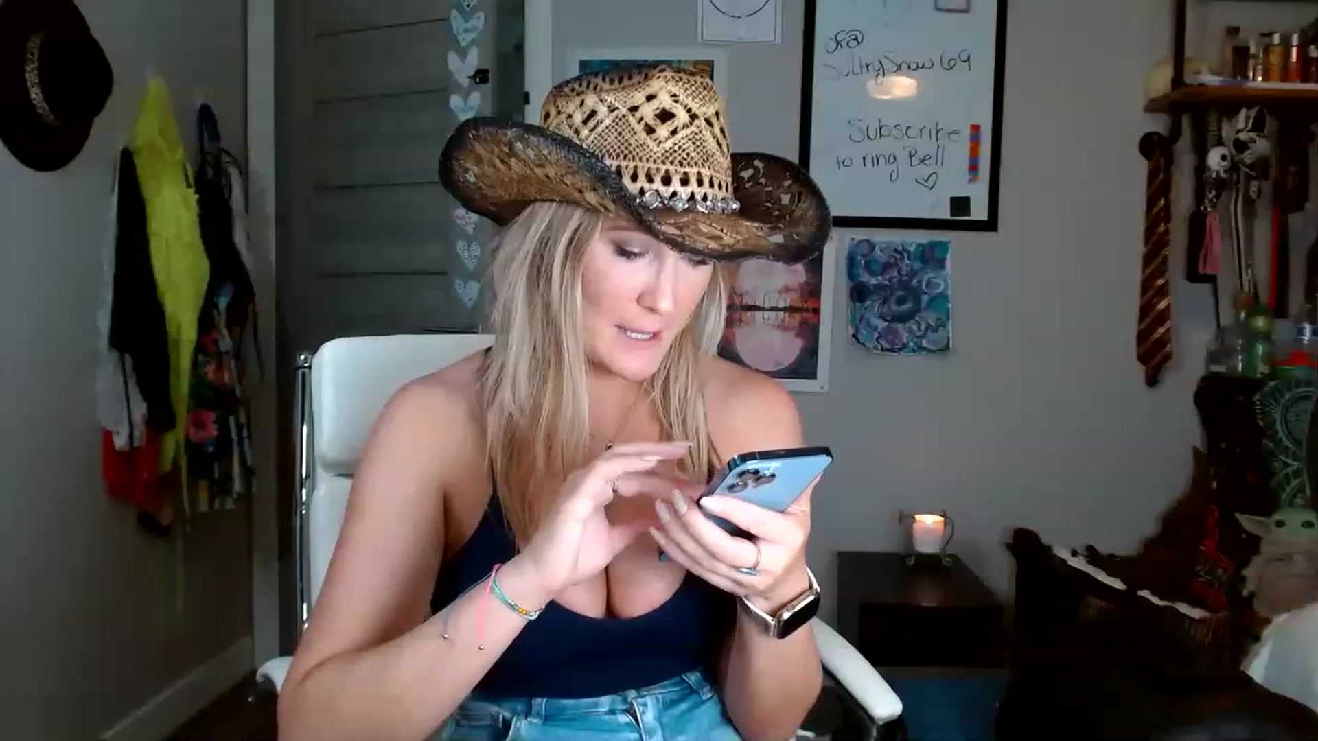 Gallery image thumbnail from SultrySnow's myfreecams stream on, 03/15/2023, 22:55 image 5 of 20