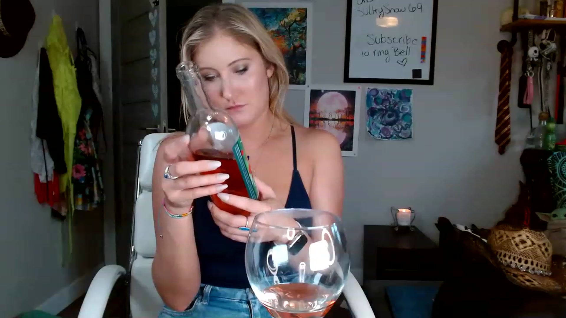 Gallery image thumbnail from SultrySnow's myfreecams stream on, 03/15/2023, 22:55 image 19 of 20