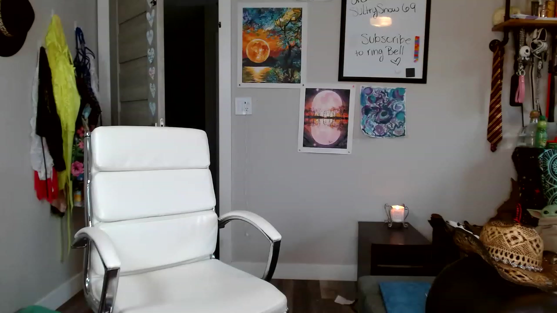 Gallery image thumbnail from SultrySnow's myfreecams stream on, 03/15/2023, 22:55 image 18 of 20