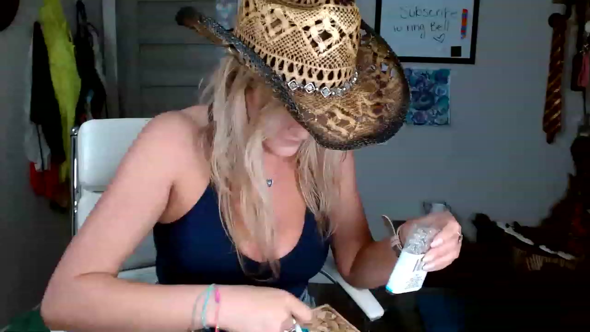 Gallery image thumbnail from SultrySnow's myfreecams stream on, 03/16/2023, 02:44 image 1 of 20