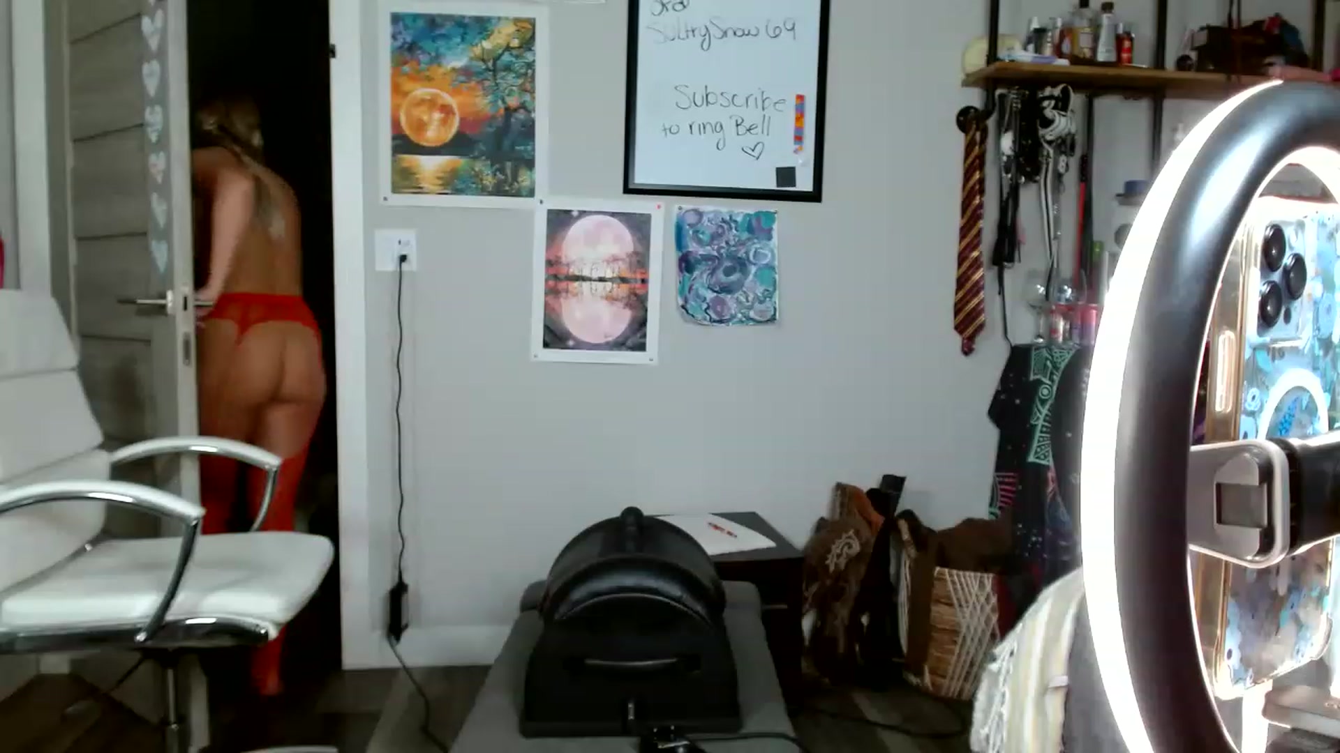 Gallery image thumbnail from SultrySnow's myfreecams stream on, 03/31/2023, 21:36 image 12 of 20