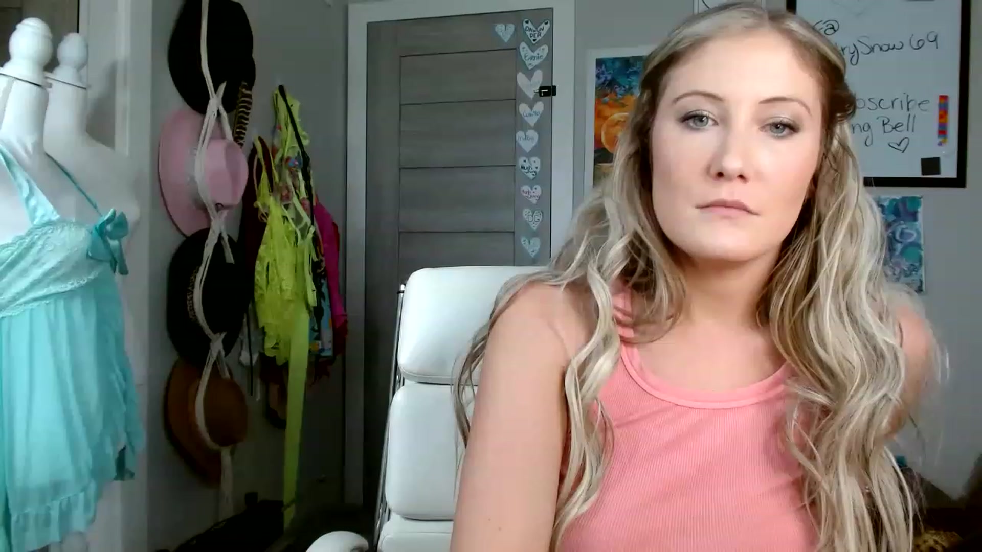 Gallery image thumbnail from SultrySnow's myfreecams stream on, 04/02/2023, 21:48 image 15 of 20