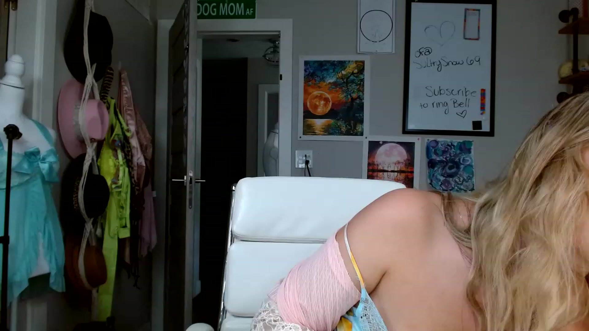 Gallery image thumbnail from SultrySnow's myfreecams stream on, 04/06/2023, 22:56 image 1 of 20