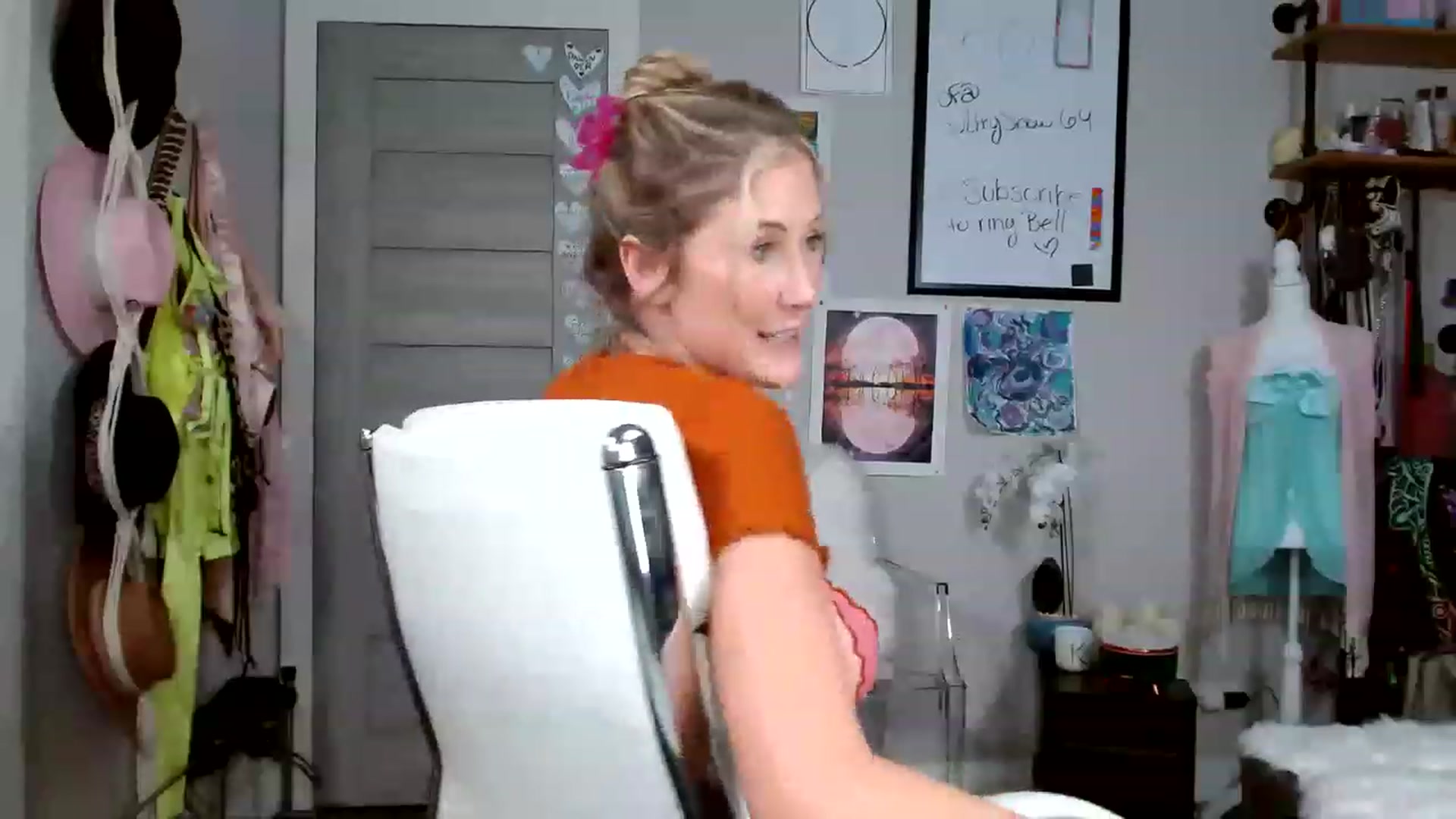 Gallery image thumbnail from SultrySnow's myfreecams stream on, 04/12/2023, 24:48 image 15 of 20