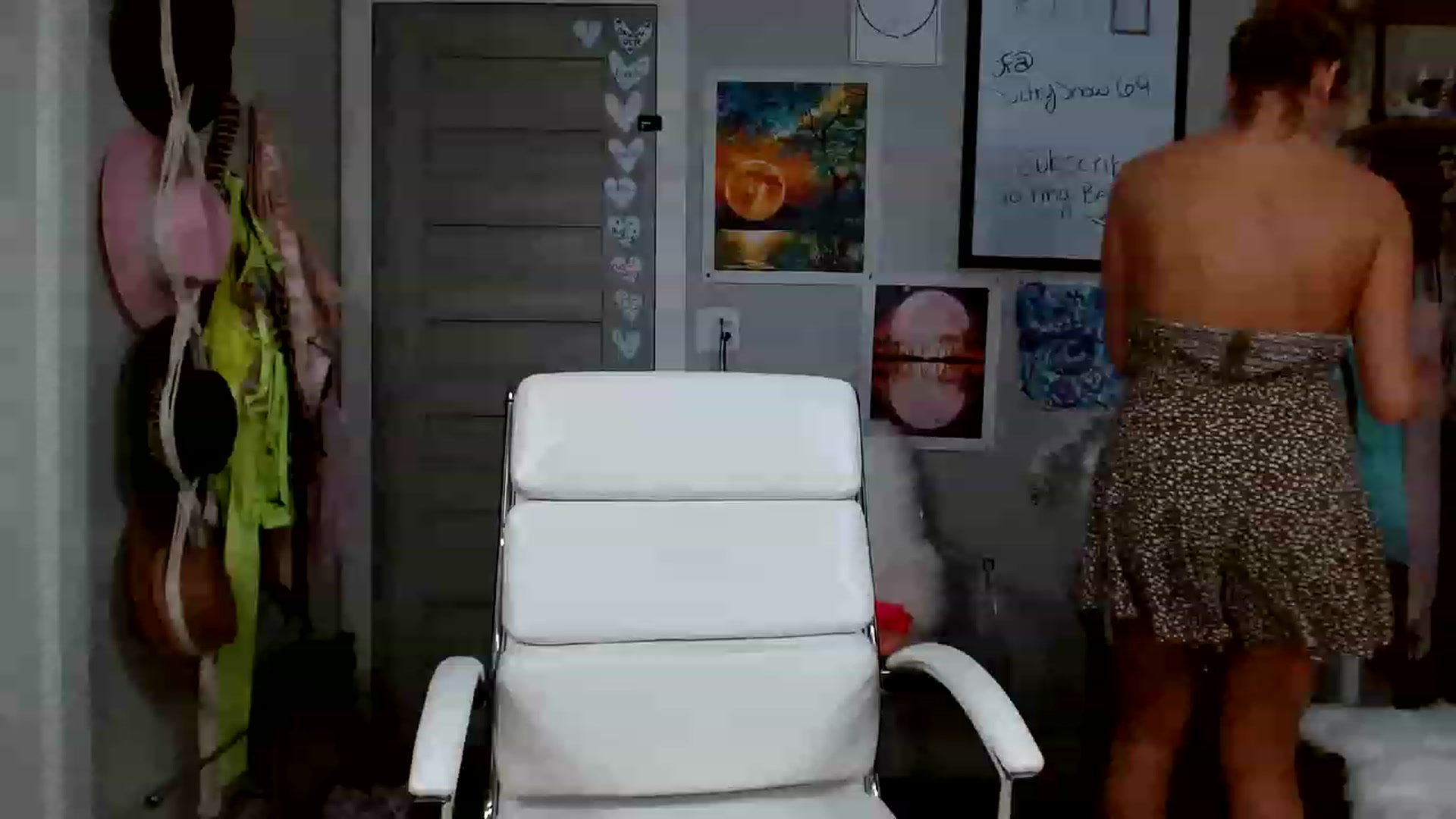 Gallery image thumbnail from SultrySnow's myfreecams stream on, 04/12/2023, 24:48 image 1 of 20