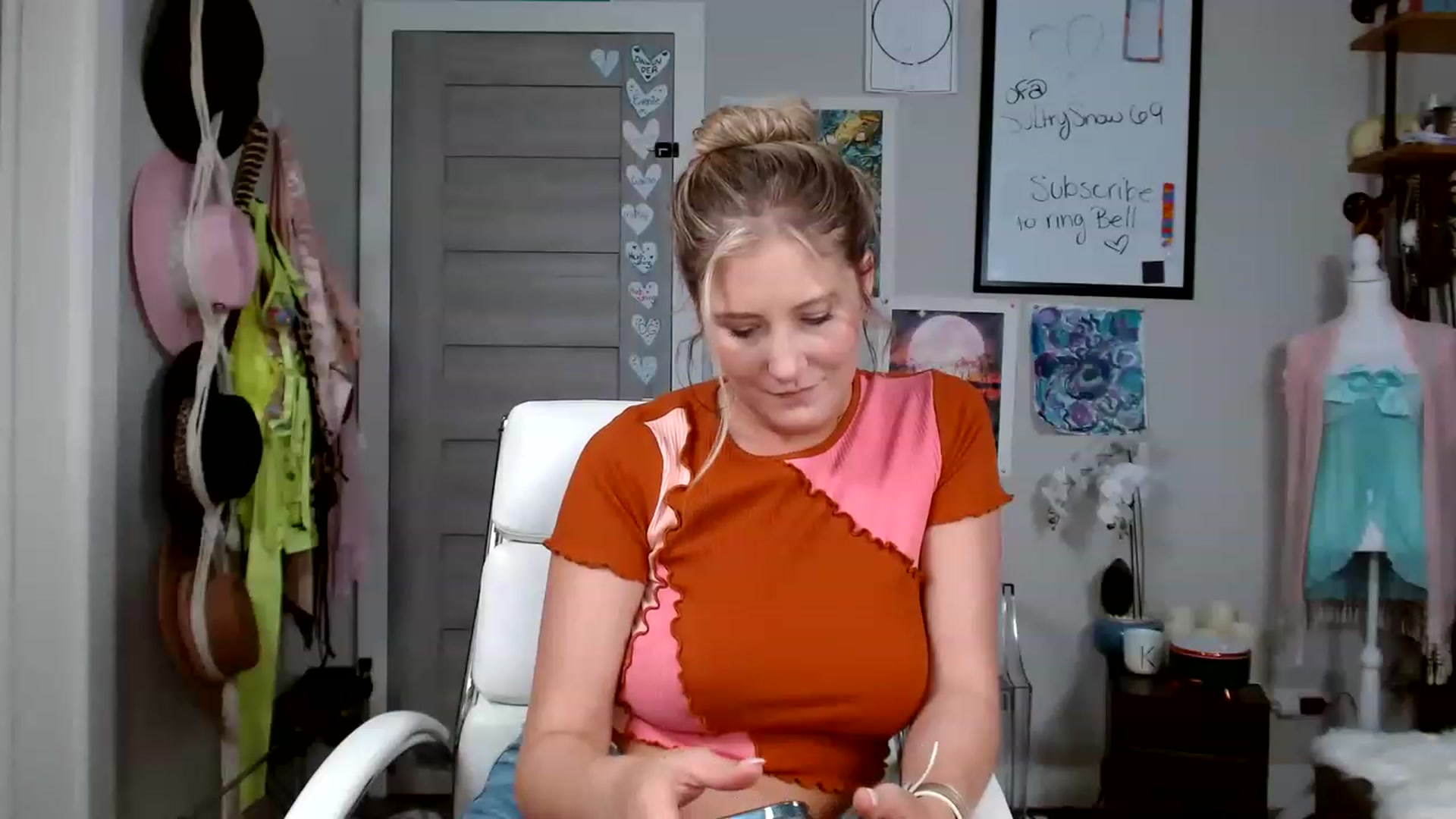 Gallery image thumbnail from SultrySnow's myfreecams stream on, 04/12/2023, 24:48 image 18 of 20