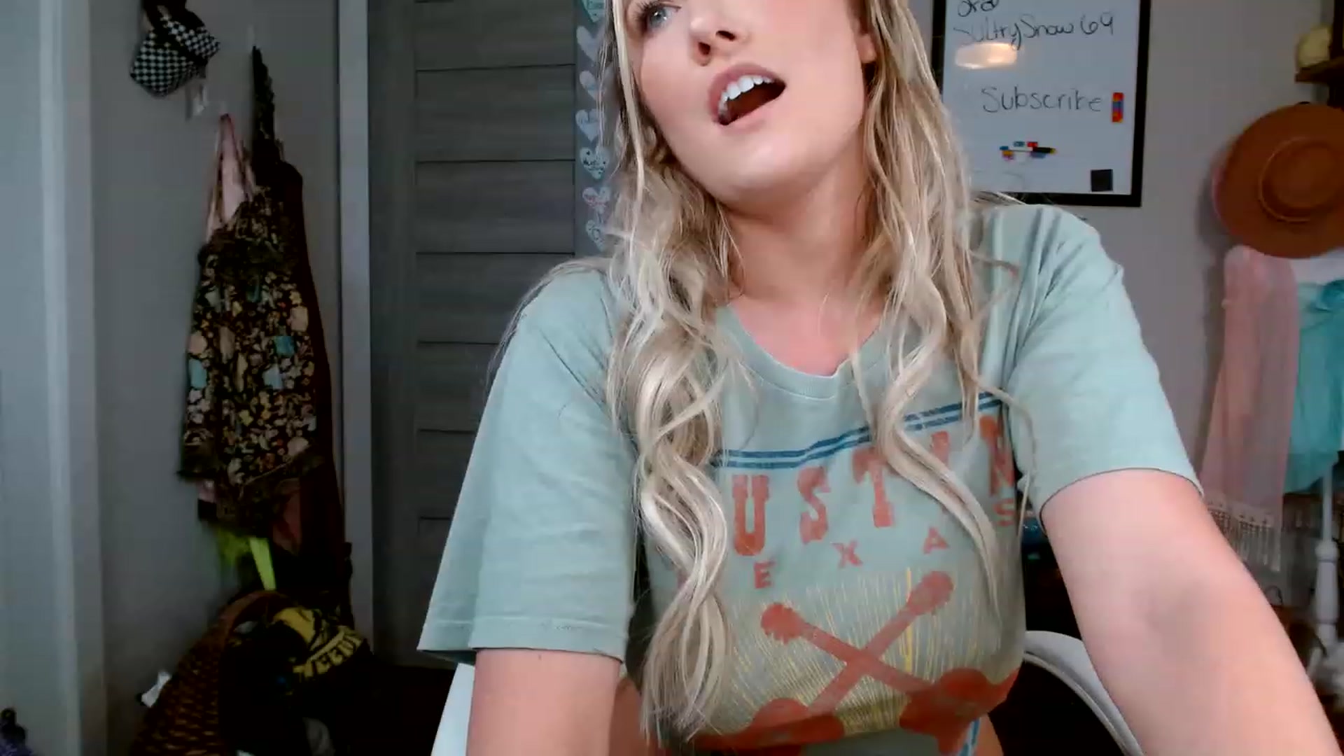 Gallery image thumbnail from SultrySnow's myfreecams stream on, 05/01/2023, 20:27 image 5 of 20
