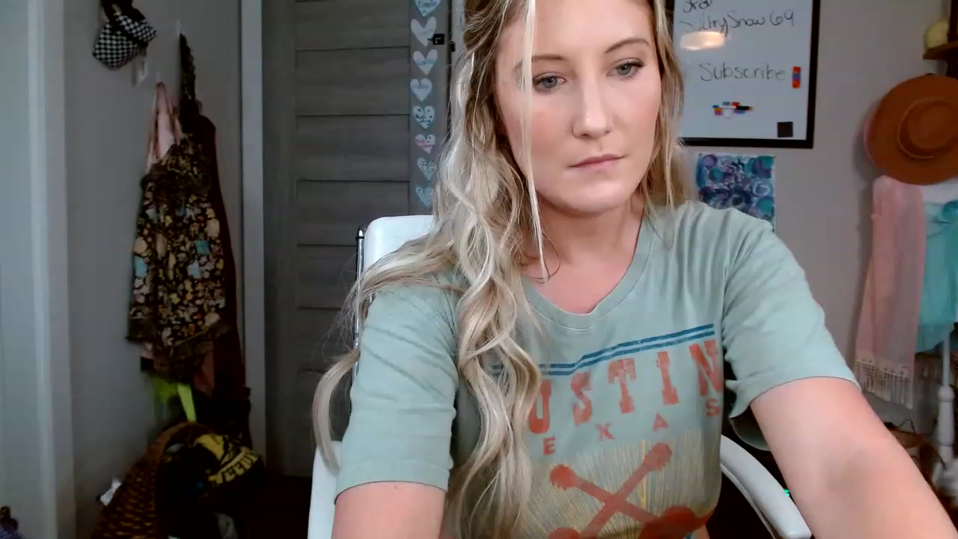 Gallery image thumbnail from SultrySnow's myfreecams stream on, 05/01/2023, 20:27 image 10 of 20