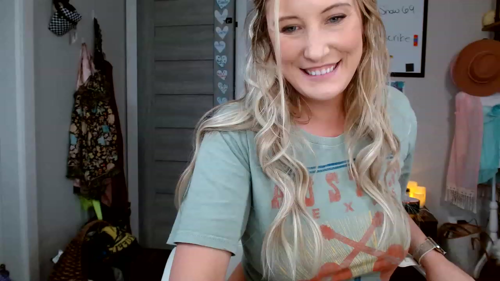 Gallery image thumbnail from SultrySnow's myfreecams stream on, 05/01/2023, 20:27 image 9 of 20