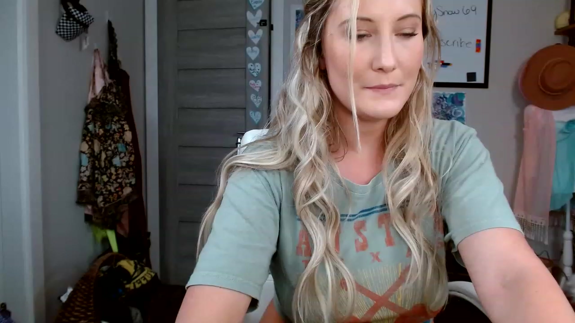 Gallery image thumbnail from SultrySnow's myfreecams stream on, 05/01/2023, 20:27 image 8 of 20