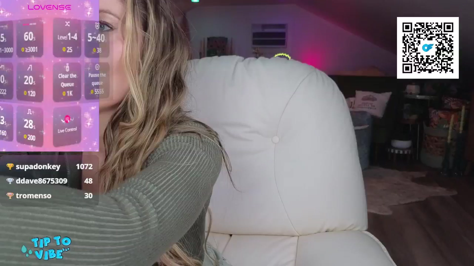 Gallery image thumbnail from SultrySnow's myfreecams stream on, 04/08/2025, 17:05 image 14 of 20