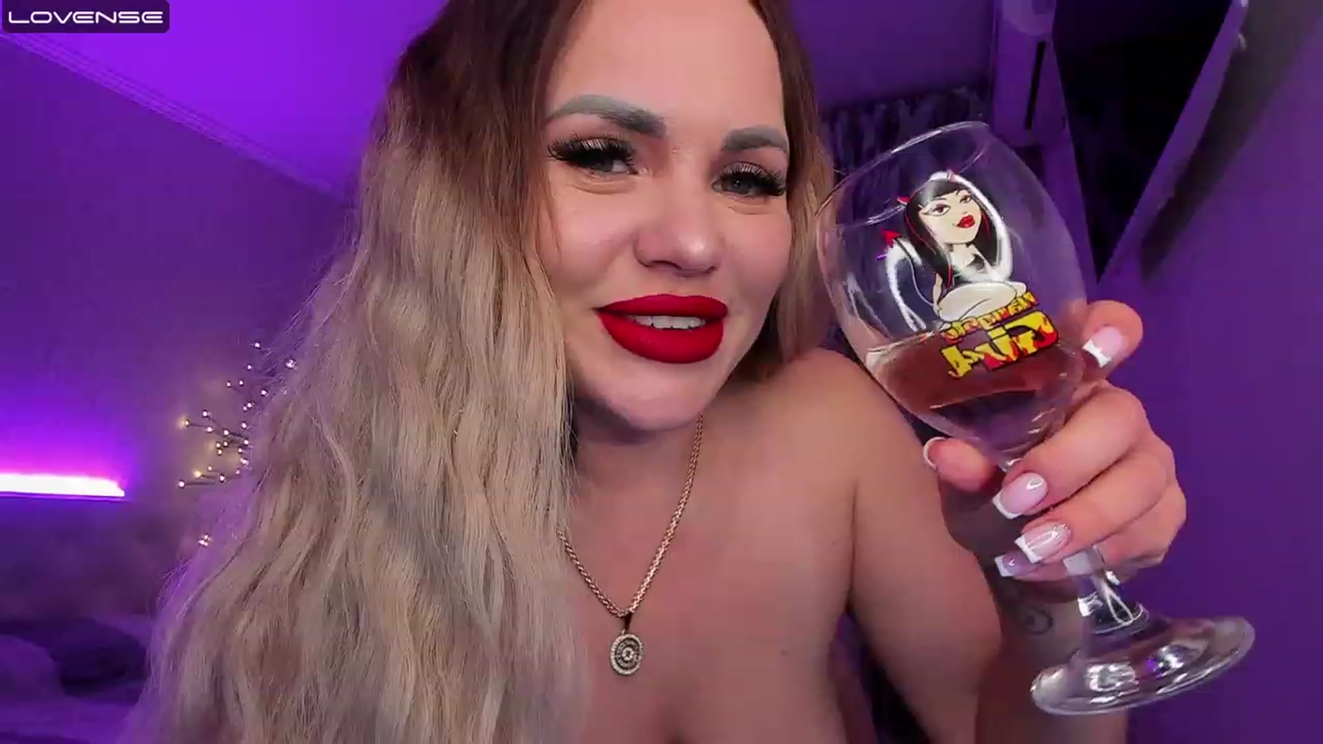 Gallery image thumbnail from SummerDaysss's myfreecams stream on, 04/19/2023, 24:06 image 15 of 20