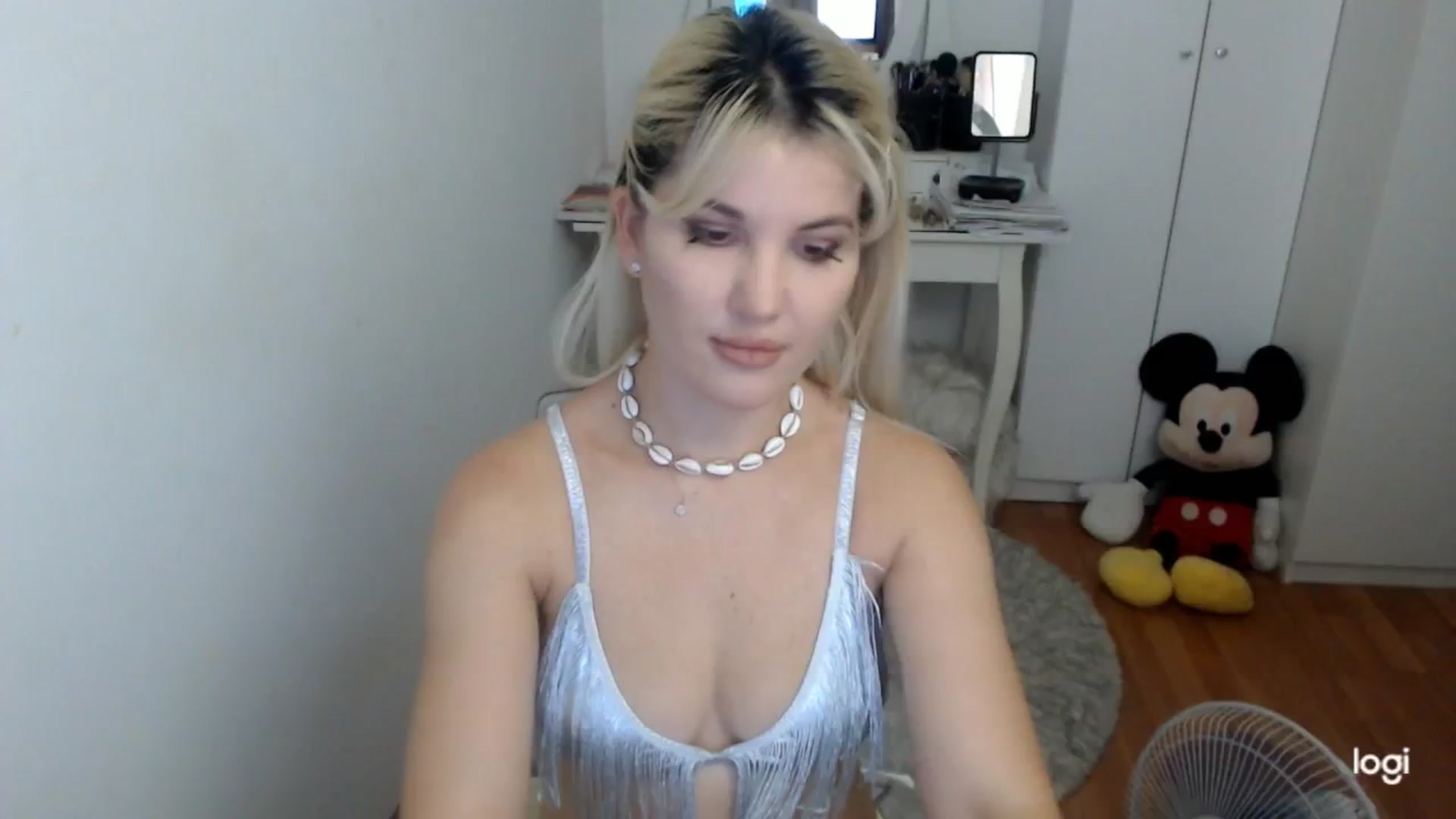Gallery image thumbnail from SummerJewel's myfreecams stream on, 07/23/2025, 08:43 image 3 of 20