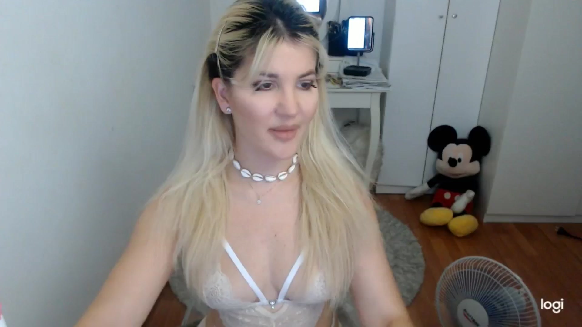 Gallery image thumbnail from SummerJewel's myfreecams stream on, 07/29/2025, 08:35 image 3 of 20