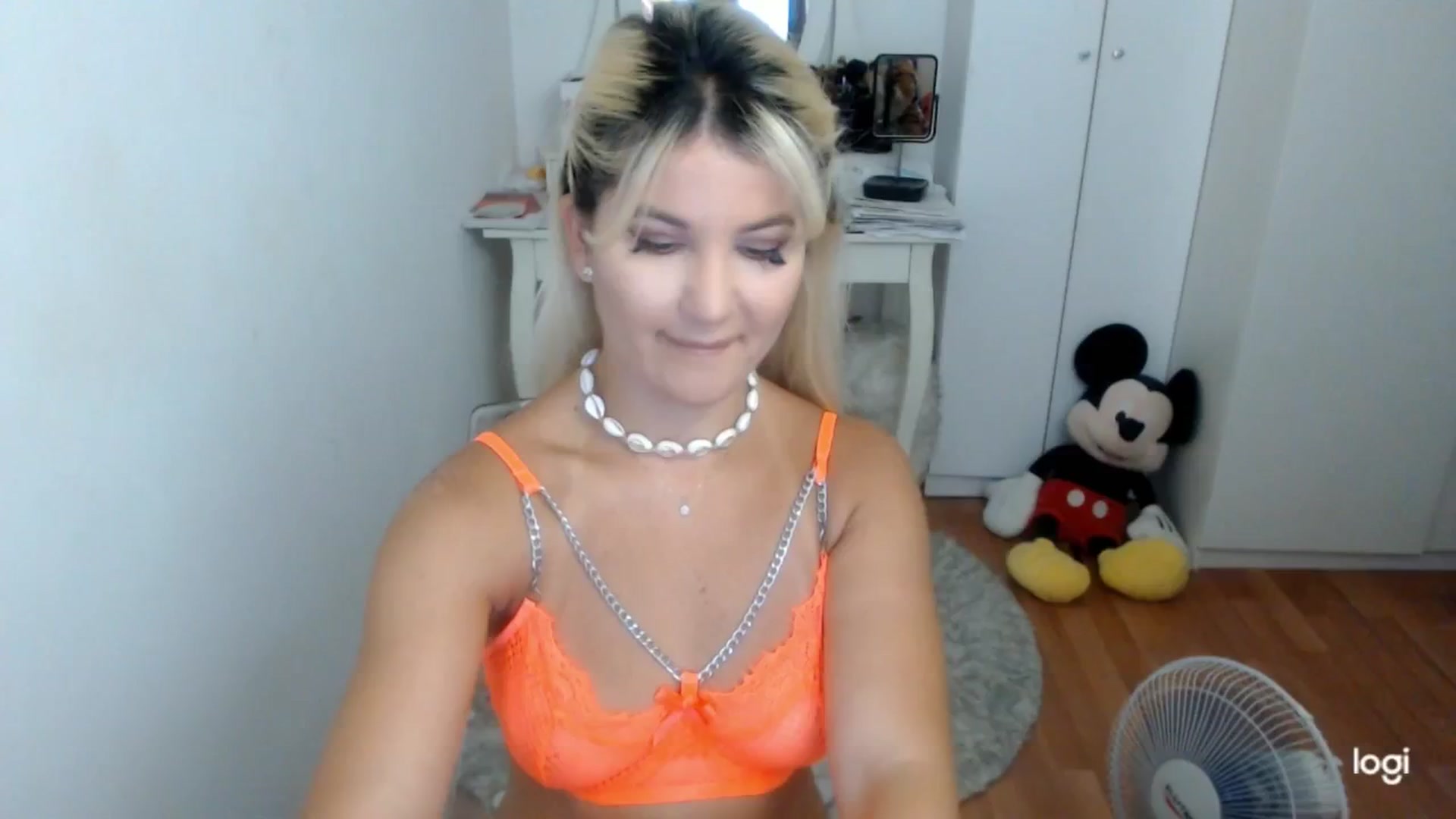 Gallery image thumbnail from SummerJewel's myfreecams stream on, 08/08/2025, 08:32 image 3 of 20